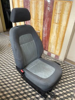 🪑 Predám predné sedadlo Škoda Fabia I (ľavá strana - vodičo - 5
