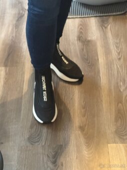 Michael Kors Dara ZIP Bootie - 5