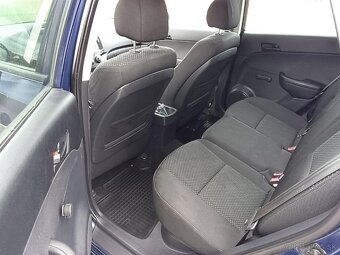 Hyundai I30, 1.4 benzín, r.2010, dobrý stav - 5
