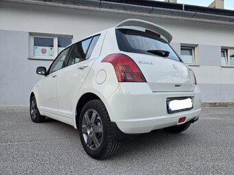Suzuki Swift 1.3 benzín 4x4 190tisíc km Biela perleť - 5