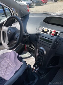 TOYOTA YARIS 1.0 5D Benzín rok výroby 2009 - 5