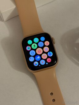 Apple watch SE 40mm , pekný stav, s nabíjačkou a krab - 5