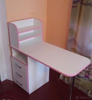 Manikérsky stôl . - 5