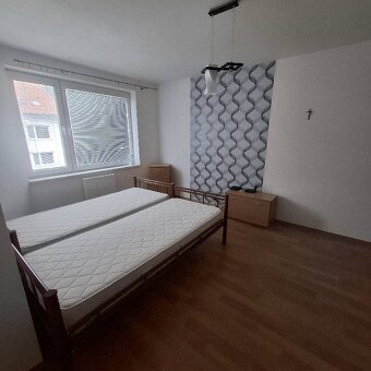 Na prenájom 1. izbový byt s loggiou v KNM blízko centra. - 5