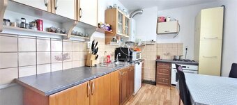 Praktický 3-izbový tehlový byt, balkón, centrum Pezinka,... - 5
