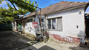 Na PREDAJ veľkorysý pozemok so starším domom v obci Dolné Or - 5