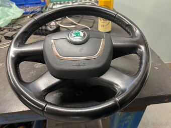 Predám zachovalý volant do Škoda octavia 2 facelift - 5