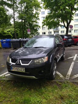 Predám Mitsubishi Outlander 2.0 DI-D,7miestny,čierna metalíz - 5