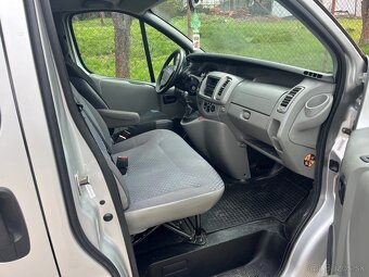 Prenajom 9 miestneho vozidla Renault Trafic - 5