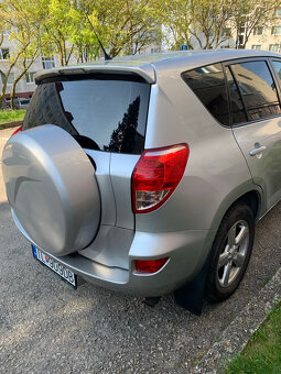 Toyota RAV4 2.0 D-4D 4x4 - 5