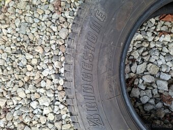 Predám 2ks zimne pneu 225/75 R16 C  8,5 mm BRIDGESTONE - 5