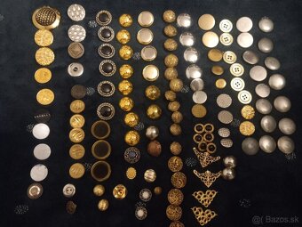 Staré kovové gombíky - 5