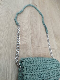 Malá háčkovaná hand mede kabelka - 5