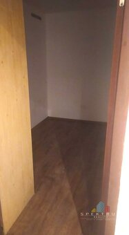 Rezervované/ Nová cena/ Dubnička 2/3 izbový byt s balkónom, - 5