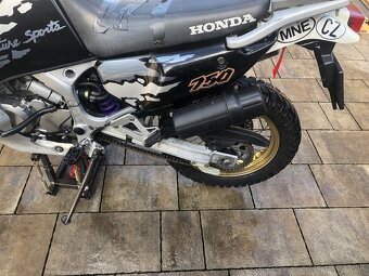 Honda Africa Twin 750,RD07 - 5
