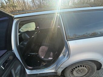 Volkswagen Passat b5 1.9tdi 81kw Rozpredam na náhradné diely - 5