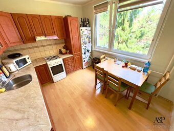 NA PREDAJ 2 IZB. BYT PREROBENÝ NA 3 IZB., 64M2, ŠTEFÁNIKOVA - 5