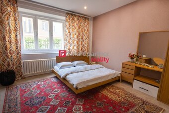 Ponúkame na predaj 5 izb. rodinný dom s garážou na pozemku 9 - 5