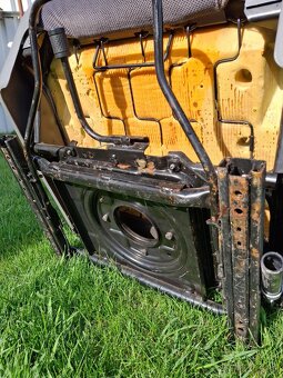 Sedadlo spolujazdca s otočnou konzolou - 5