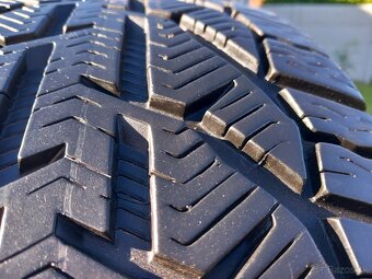 235/45 r18 zimne pneumatiky 4 kusy - 5