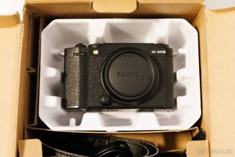 Fujifilm XM 5 - 5