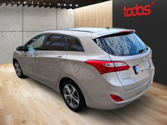 Hyundai i30 KOMBI 1.6i CRDi 16V DOHC Family + FULL LED + ZIM - 5