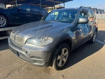 Prodam nahradni dily z BMW x5 e70 lci 40d 225kw 7míst - 5