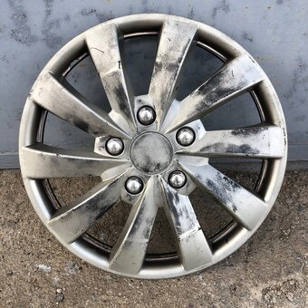 Darujem rôzne neoriginálne puklice - 5