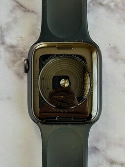 Apple Watch Series SE (1. generácie) 44 mm - 5