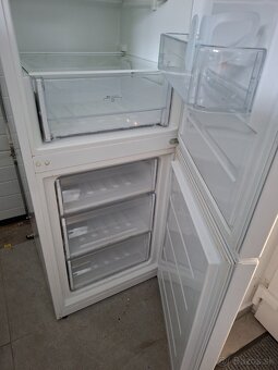 Chkadnicka s mraznickou Indesit - 5