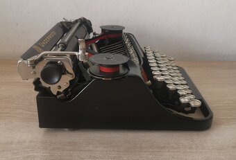 Starožitný písací stroj Underwood Universal z roku 1934 - 5