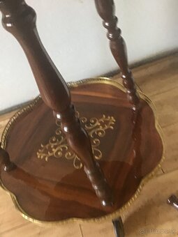 KRáSNY SERVíROVACí STOLíK - 5