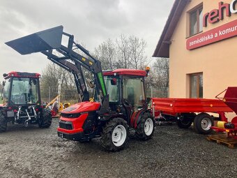Malotraktor AGT 1060 - otočné pracoviště řidiče+kabina 56 HP - 5