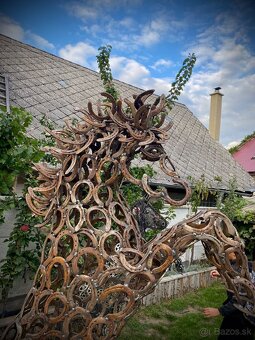 Majestátní kůň z podkov - 5