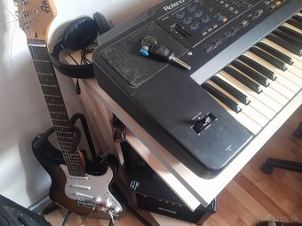 Roland E-70 - 5