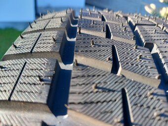 215/55 r17 zimne pneumatiky - 5