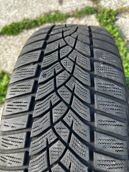 Zimne pneumatiky 215/60 R16 na orig.diskoch 5x112 - 5