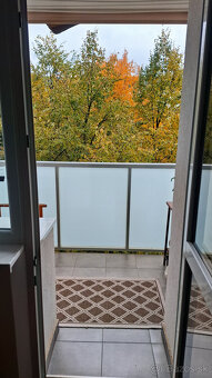 Predaj priestranný 3 izbový byt - 5