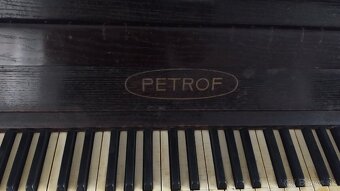 Klavír PETROF s klavírnou stoličkou ZADARMO - 5