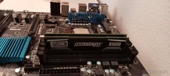 Zakladna Doska s RAM kartamy a Procesorom - 5