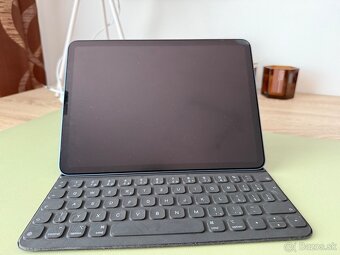 Predám iPad Air 5. generácie (64 GB) + klávesnica v hodnote - 5