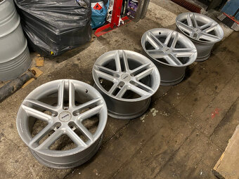 Momo Arrow 5x120 R17 - 5