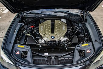 BMW Rad 7 750i 4.4 V8 - 5