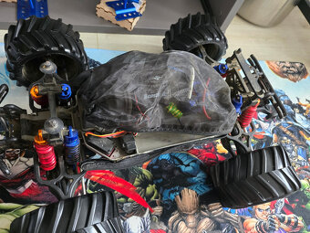 Traxxas E-Maxx 1/8 - 5