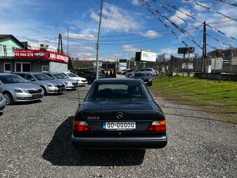 Mercedes-Benz 200 124E - 5