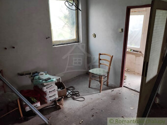 Pozemok 766 m2 so starším domom 55m2 so začatou rekonštruk - 5