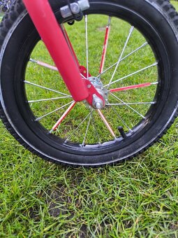 Bicykel pre chlapca s pomocným kolieskami - 5