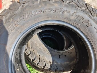 Predám pneu 285/70r17 - 5