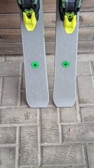 Prémiové švýcarské lyže AK GREEN POP, 174cm - 5