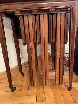 Starý skladajúci stolík a stoličky 4-skladeteľné. - 5